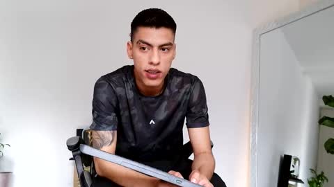 Snapshot of russell_adams_ chatting on 10/12/25, 09:14 R U S S E L L online show from 10/12/25, 09:14