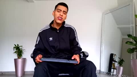 Snapshot of russell_adams_ chatting on 10/16/25, 12:28 R U S S E L L online show from 10/16/25, 12:28