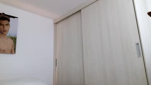 Snapshot of russell_adams_ chatting on 11/05/25, 11:54 R U S S E L L online show from 11/05/25, 11:54