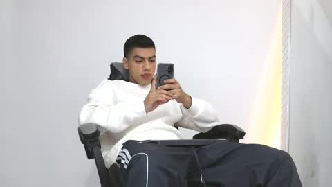 Snapshot of russell_adams_ chatting on 11/07/25, 09:31 R U S S E L L online show from 11/07/25, 09:31