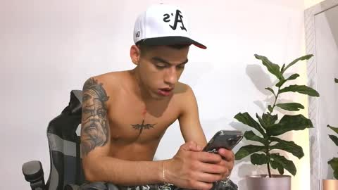 Snapshot of russell_adams_ chatting on 11/10/25, 12:31 R U S S E L L online show from 11/10/25, 12:31