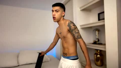 Snapshot of russell_adams_ chatting on 11/20/25, 10:37 R U S S E L L online show from 11/20/25, 10:37