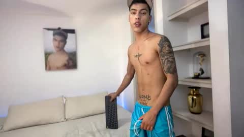 Snapshot of russell_adams_ chatting on 11/23/25, 11:26 R U S S E L L online show from 11/23/25, 11:26