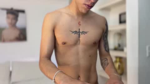 Snapshot of russell_adams_ chatting on 11/26/25, 11:50 R U S S E L L online show from 11/26/25, 11:50