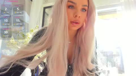 Snapshot of russian_ava chatting on 11/22/25, 08:57 Ava online show from 11/22/25, 08:57