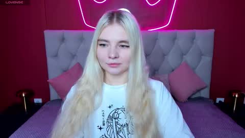 ruthbryant online show from 11/08/25, 01:06