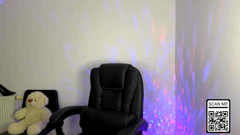 Nika online show from 11/14/25, 05:22