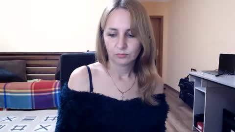 Snapshot of ruthpark chatting on 09/28/25, 07:30 Ruth online show from 09/28/25, 07:30