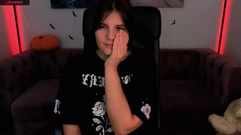 Snapshot of ruyjin_choi chatting on 10/23/25, 10:14 Ruyjin online show from 10/23/25, 10:14