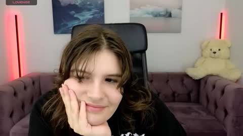 Snapshot of ruyjin_choi chatting on 11/06/25, 10:27 Ruyjin online show from 11/06/25, 10:27