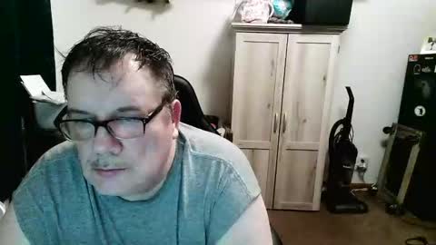 Snapshot of rwzar_1965 chatting on 05/05/26, 02:19 rwzar_1965 online show from 05/05/26, 02:19