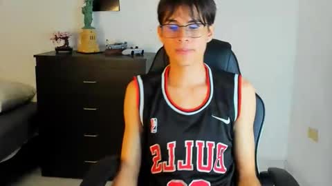 Snapshot of ryan_bronw chatting on 05/26/26, 03:46 Nathan online show from 05/26/26, 03:46