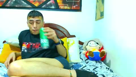 Snapshot of ryan_maxy chatting on 10/22/25, 02:39 ryan online show from 10/22/25, 02:39