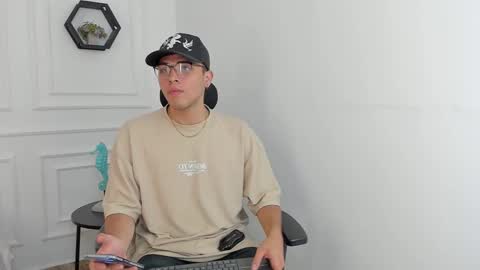 Snapshot of ryanfuller_ chatting on 10/29/25, 03:25 Ryan  online show from 10/29/25, 03:25