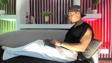 Snapshot of ryangreys01 chatting on 09/29/25, 03:44 Ryan online show from 09/29/25, 03:44