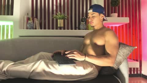 Snapshot of ryangreys01 chatting on 09/30/25, 04:06 Ryan online show from 09/30/25, 04:06