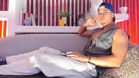 Snapshot of ryangreys01 chatting on 10/06/25, 03:37 Ryan online show from 10/06/25, 03:37