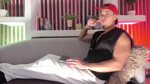 Snapshot of ryangreys01 chatting on 10/17/25, 03:10 Ryan online show from 10/17/25, 03:10