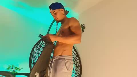 Snapshot of ryangreys01 chatting on 10/25/25, 03:36 Ryan online show from 10/25/25, 03:36