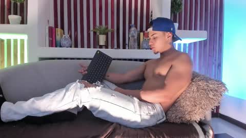 Snapshot of ryangreys01 chatting on 11/07/25, 03:39 Ryan online show from 11/07/25, 03:39