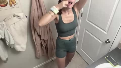 rylanxoxo online show from 11/22/25, 04:00