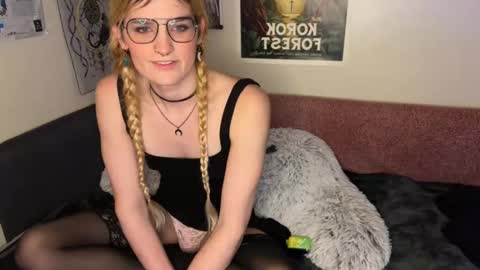 Ryn Michele online show from 01/28/25, 01:08