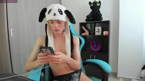 Snapshot of ryo_bleu chatting on 05/21/26, 08:38 RYO BLEU online show from 05/21/26, 08:38