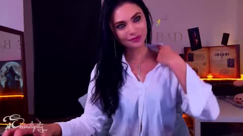 Snapshot of s3r3ndipity chatting on 11/03/25, 12:50 Y online show from 11/03/25, 12:50