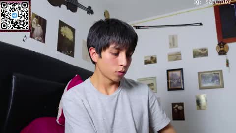 Snapshot of s_a_t_u_r_n chatting on 09/16/25, 04:13 ST online show from 09/16/25, 04:13