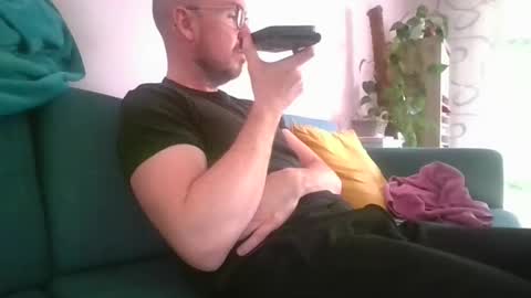 Snapshot of s_i_q chatting on 10/17/25, 01:03 s_i_q online show from 10/17/25, 01:03