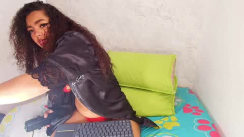 s_sofia_ online show from 01/06/25, 07:13