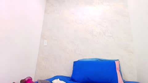 s_sofia_ online show from 01/30/25, 01:44