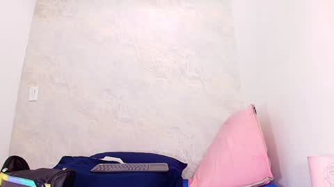 s_sofia_ online show from 02/04/25, 07:22