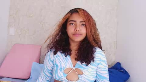 s_sofia_ online show from 10/04/25, 07:23