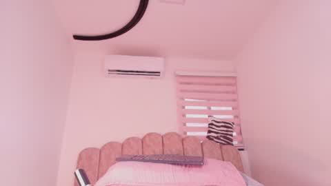 Snapshot of s_sofia_ chatting on 06/25/26, 07:18 s_sofia_ online show from 06/25/26, 07:18