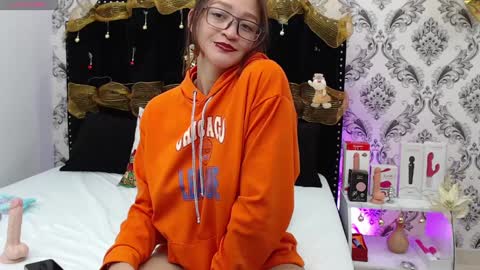 Saara Brown online show from 12/22/24, 03:55