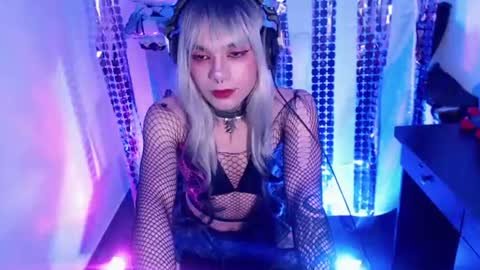 Snapshot of sabella_exe chatting on 07/23/26, 01:08 Isabella online show from 07/23/26, 01:08