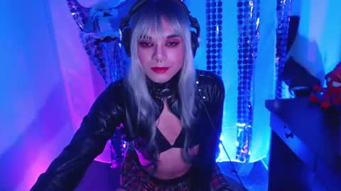 Snapshot of sabella_exe chatting on 07/25/26, 03:04 Isabella online show from 07/25/26, 03:04