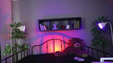 Snapshot of sabrina_bloom_ chatting on 11/05/25, 02:17 sabri online show from 11/05/25, 02:17