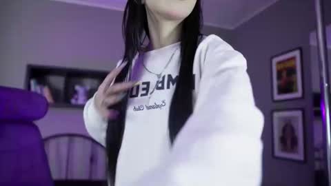 Snapshot of sabrina_bloom_ chatting on 11/11/25, 12:49 sabri online show from 11/11/25, 12:49