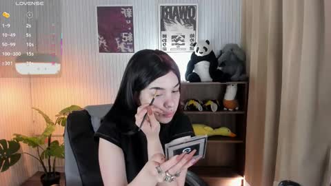 Snapshot of sabrina_bloom_ chatting on 12/19/25, 12:45 sabri online show from 12/19/25, 12:45