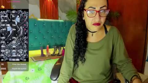 Snapshot of sabrina_dupont chatting on 11/30/25, 12:53 SABRINA online show from 11/30/25, 12:53