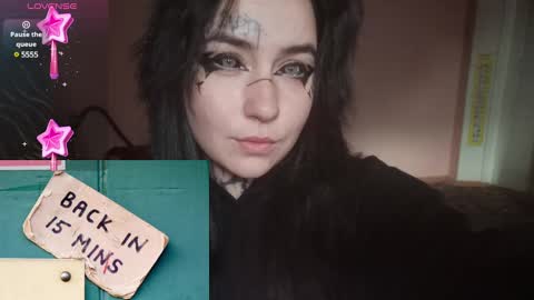 Snapshot of sabrina_raiders_666 chatting on 12/04/24, 11:52 Lilith Solar online show from 12/04/24, 11:52