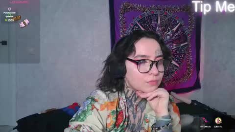 Snapshot of sabrina_raiders_666 chatting on 01/26/25, 01:04 Lilith Solar online show from 01/26/25, 01:04