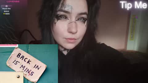 Snapshot of sabrina_raiders_666 chatting on 02/19/25, 06:55 Lilith Solar online show from 02/19/25, 06:55