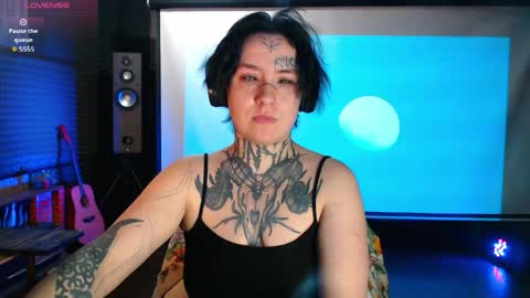 Snapshot of sabrina_raiders_666 chatting on 03/28/26, 04:39 Lilith Solar online show from 03/28/26, 04:39