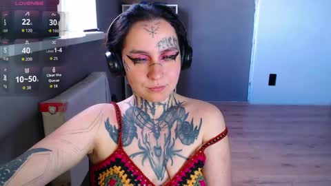 Snapshot of sabrina_raiders_666 chatting on 04/25/26, 01:41 Lilith Solar online show from 04/25/26, 01:41
