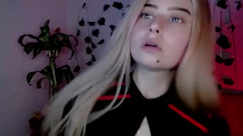 Snapshot of sabrinaexpositoxx chatting on 09/13/25, 11:48 SABRI online show from 09/13/25, 11:48