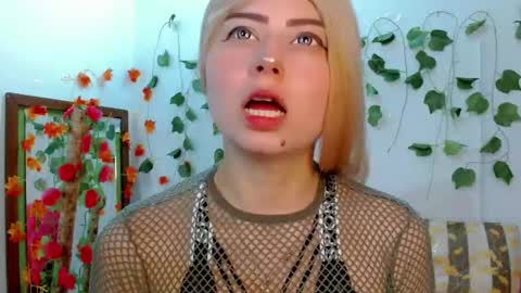 Snapshot of sabrinaexpositoxx chatting on 11/02/25, 01:08 SABRI online show from 11/02/25, 01:08