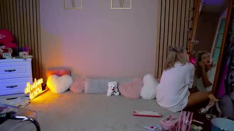 SabrinaJade online show from 09/09/25, 05:07